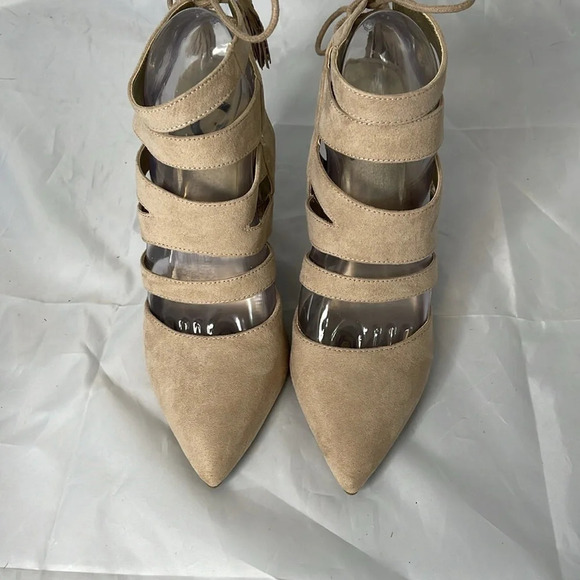 G BY GUESS Tan Galway Pointed Toe Strappy Heels Tied Tassel Ankle Faux Suede 8.5 - Picture 4 of 13